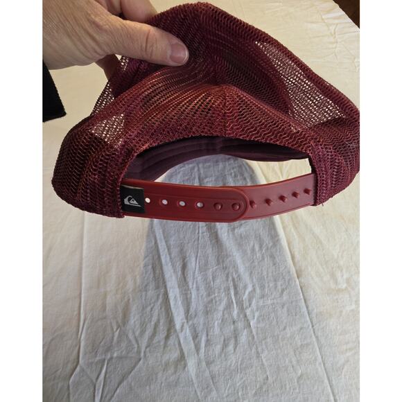 Quicksilver Burgundy One Size Trucker Har With Snap Back - Picture 6 of 6